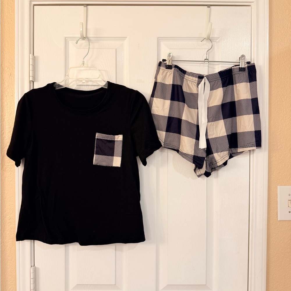 Elegant Women's Black & Cream Pajama Set